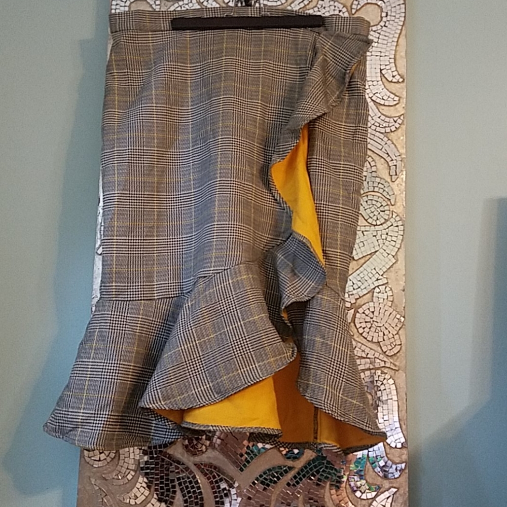 Plaid ruffled skirt